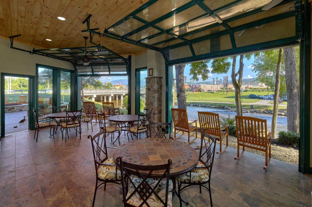 The Inn On The River Pigeon Forge Bagian luar foto