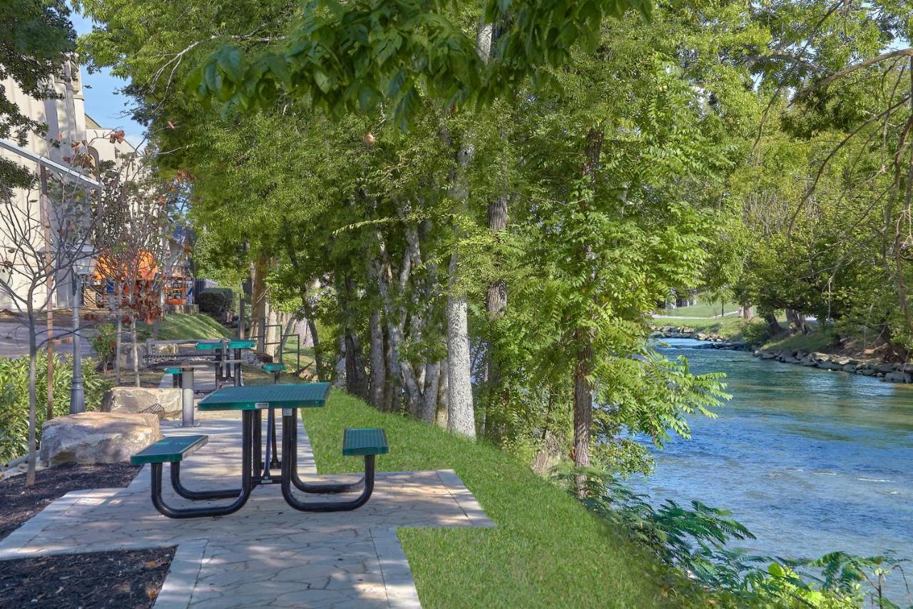 The Inn On The River Pigeon Forge Bagian luar foto