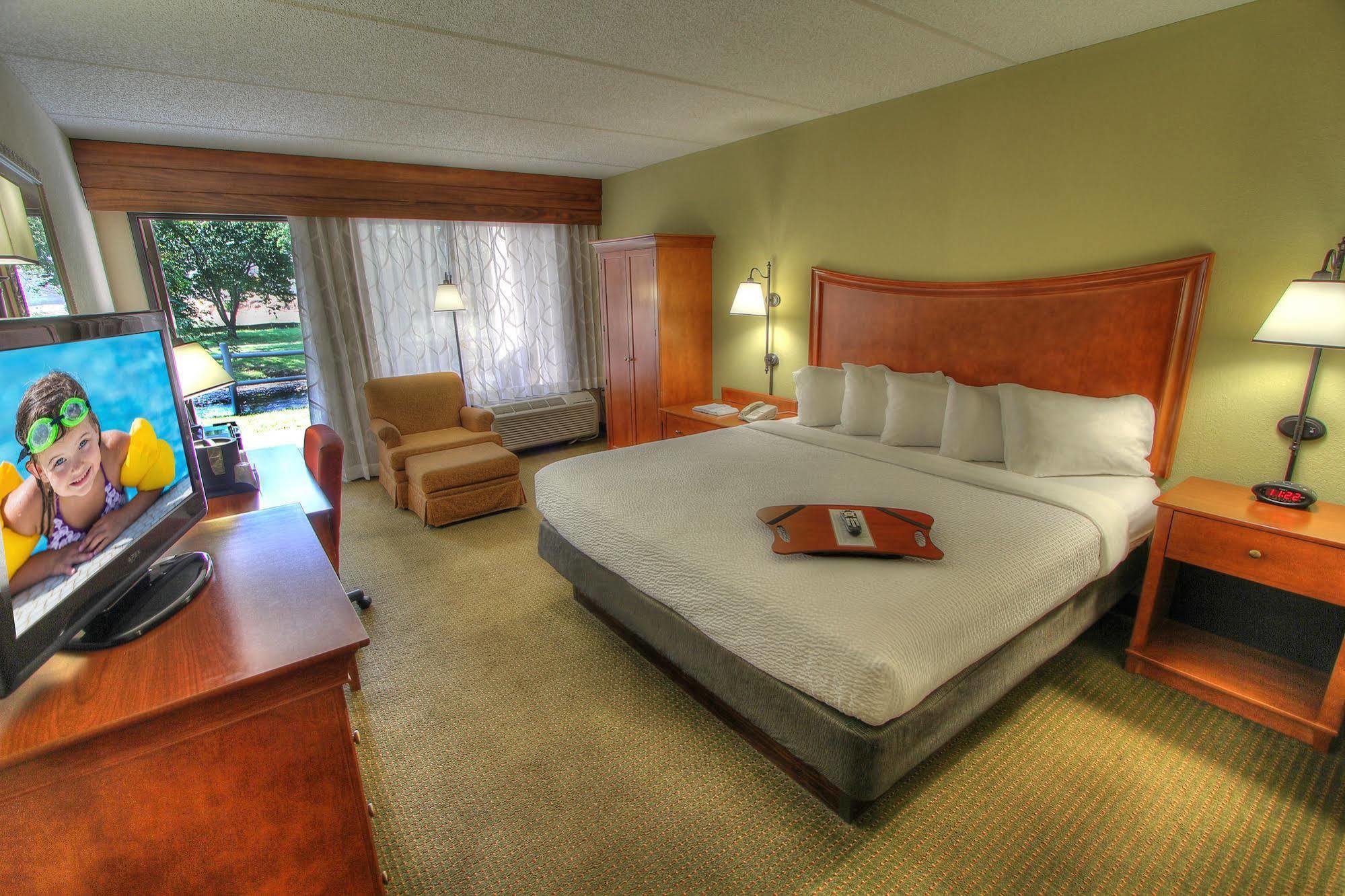 The Inn On The River Pigeon Forge Bagian luar foto