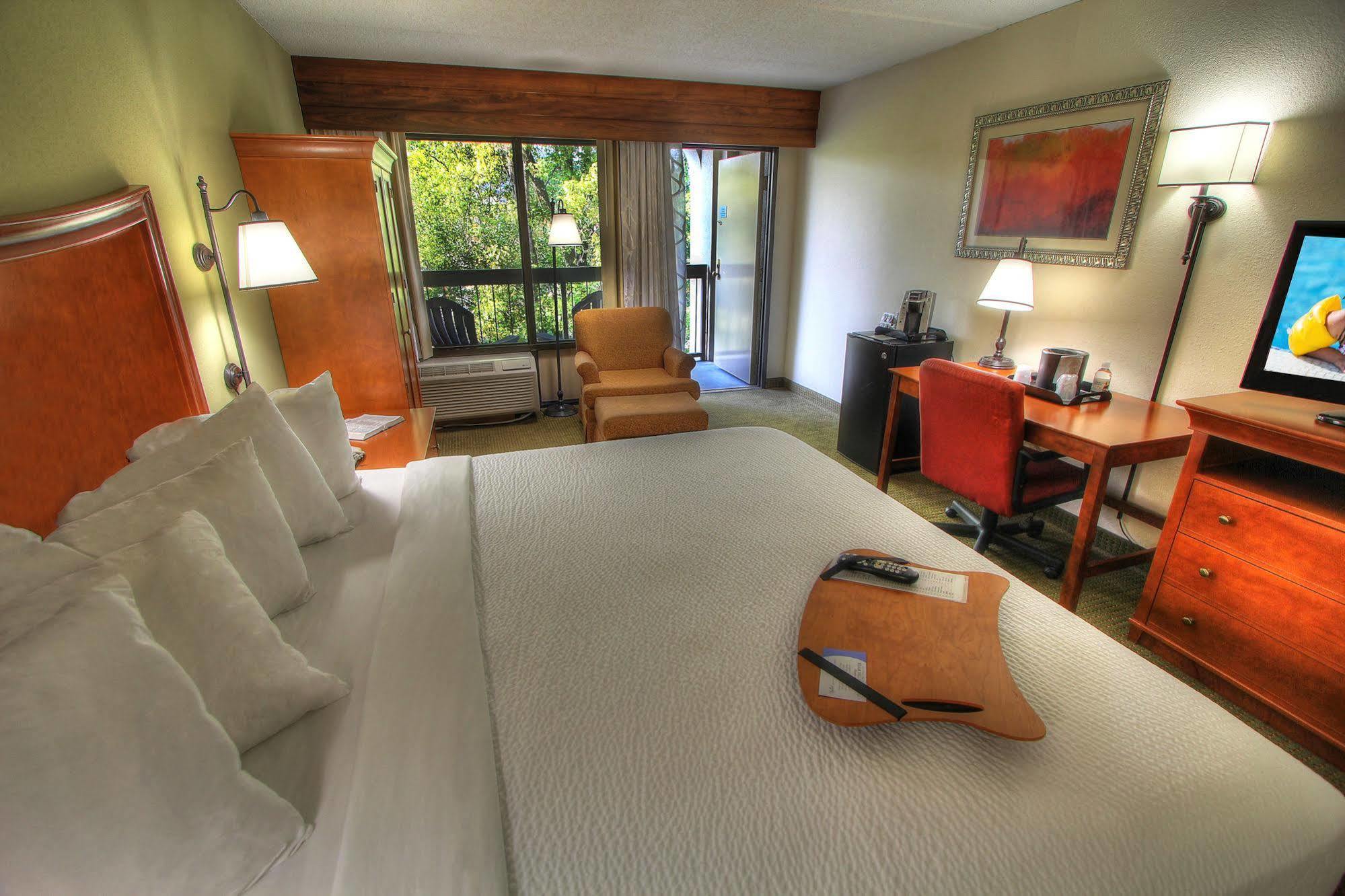 The Inn On The River Pigeon Forge Bagian luar foto